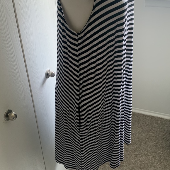 Time and True shift style dress. Size XL. Like new. - Picture 2 of 5